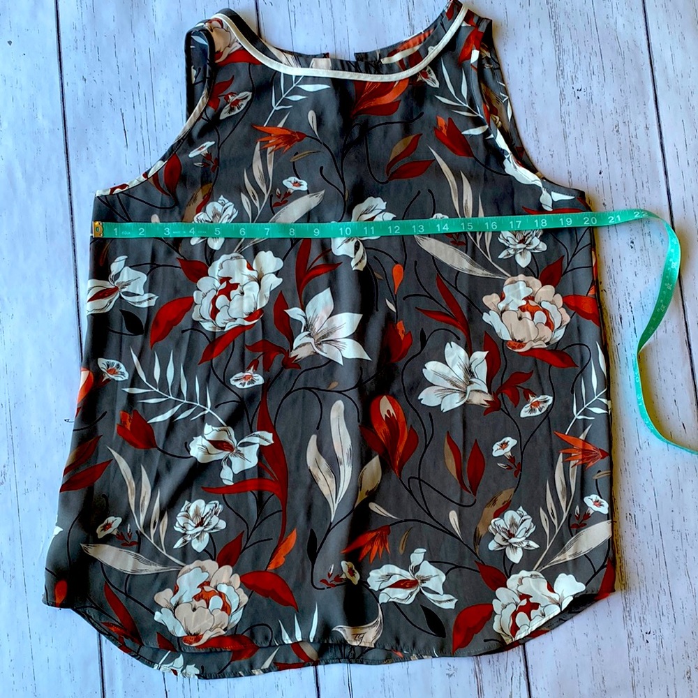 Loft sleeveless top size medium